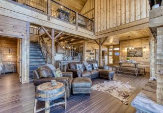 Moonshiners Hideout Hot Tub Game Room Pool - 1