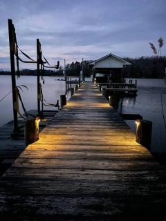 Luxury Modern Waterfront Retreat - Montross - 9