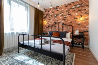 Downtown Retreat: Spacious 2-BR by Unirii Square - Bucharest - 9