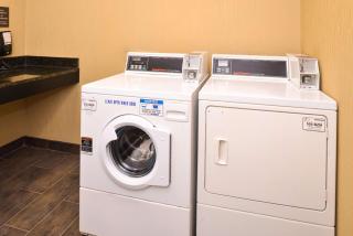 Comfort Inn & Suites - Toledo - 1