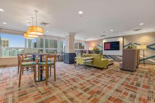 Hilton Garden Inn New Orleans French Quarter/CBD - 2