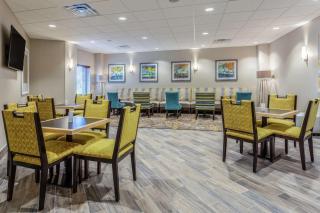 Hampton Inn & Suites Burlington - Burlington - 6