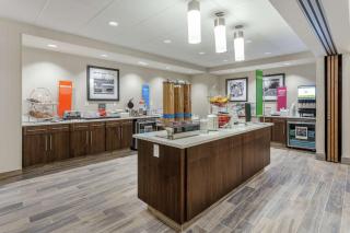Hampton Inn & Suites Burlington - Burlington - 3