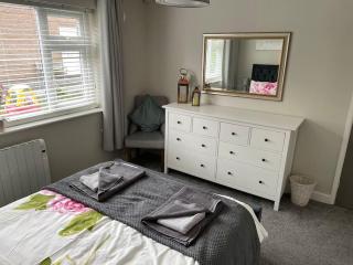 Comfortable ground floor, 2 BR modern Apartment - Broadheath - 3