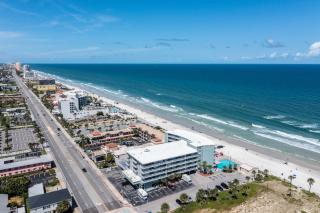 Direct Oceanfront Private Balcony Tiki King bed - Daytona Beach - 9
