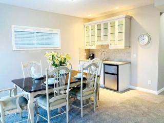 Mahogany Escape - Your Calgary Oasis - 2