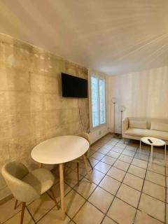 Studio climatisé neuf centre-ville - Nîmes - 4