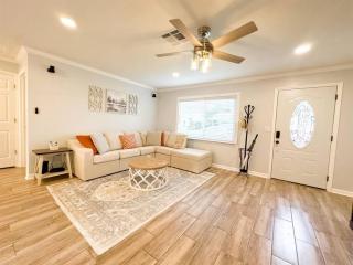 Tropical Backyard Paradise, Hot Tub, Fenced yard - Lakeland - 7