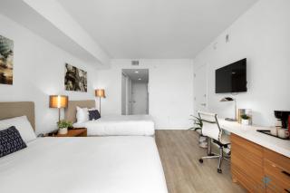 Upper studio with Balcony,Pool and Gym, Near Beach - Hallandale Beach - 4