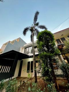 4-Bedroom Home in South Jakarta Nuansa Swadarma Residence by Le Ciel Hospitality - 9
