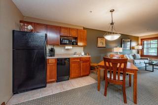 B205 One Bedroom Lake View - Oakland - 4
