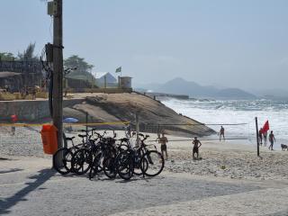 SUÍTE c vista livre e pertíssima das PRAIAS IPANEMA LEBLON ARPOADOR COPACABANA e do CRISTO REDENTOR do BONDINHO PÃO DE AÇUCAR etc Chegando mais cedo que o Check-in do meio-dia, deixe suas malas e vá se divertir, idem no Check-out das 10h manhã - Rio de Janeiro - 6