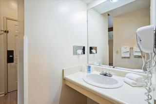 Cedarbrook Standard Hotel Room 204 - Killington - 2