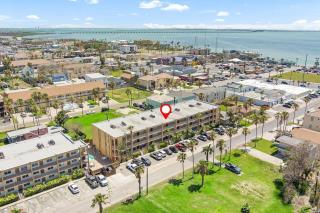 2 Bed 2 Bath 1st Fl Condo By Beach w Washer Dryer - South Padre Island - 8
