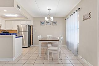 2 Bed 1 Bath Condo By Beach & Entertainment - South Padre Island - 6