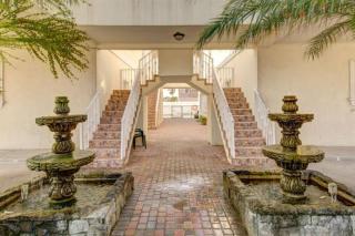 1st Floor 2 Bed 2 Bath Condo w Pool By Beach - 7