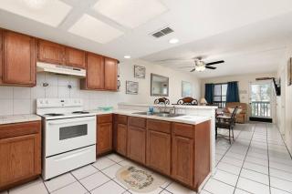 2 Bed 2 Bath Condo by Beach with Resort Pool - South Padre Island - 2