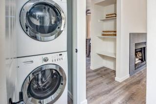 Stylish 1bd in of Old Town Heated HotTub - 3