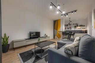 Condo With Balcony @ Downtown Budapest - 5