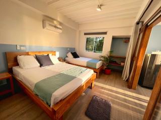 Beach House with AC Surrounded by Nature - Moñitos - 5