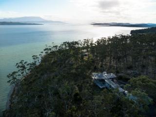 Baragoola Retreat - Luxury Waterfront Property - 8