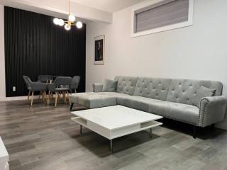 Modern Luxury Private Suite - Airdrie - 9