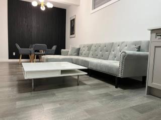 Modern Luxury Private Suite - Airdrie - 7