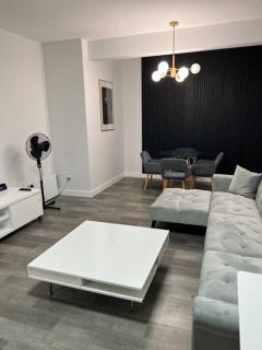 Modern Luxury Private Suite - Airdrie - 3