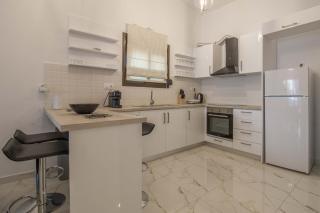 Seaside Serenity Suite in Loutra - Káto Almirí - 7