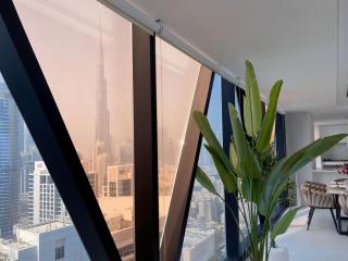 Magnificent 3BR Spectacular Canal & Burj View - 9