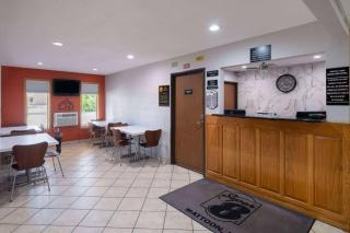 Super 8 by Wyndham Mattoon - 6