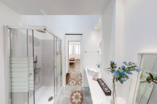 Apartment Nearby Historic Center - 2 private Bathrooms - Cagliari - 5