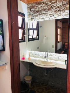 Enseada Casa com churrasqueira- 100 metros da praia com 4 dorm para até 14 pessoas - 1