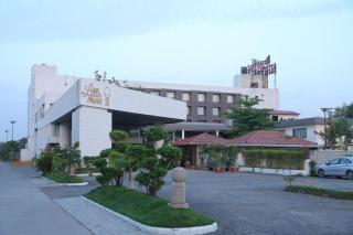 Monk's Nirvanaa Hotel & Resort - Indore - 0
