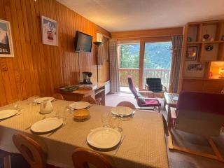 Appartement 2 pièces à Meribel, proche piste et commerces, avec parking et casier à ski - FR-1-411-717 - Les Allues - 8