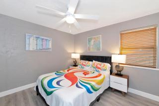 Walk to the beach and village - Gulf Villa - Siesta Key - 2