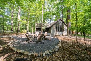 Modern Cabin w/Hot Tub & Fire Pit! - Hedgesville - 4