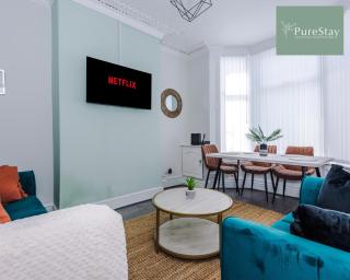 Fantastic Four Bedroom Family Home By PureStay Short Lets & Serviced Accommodation Merseyside Liverpool - Liverpool - 1
