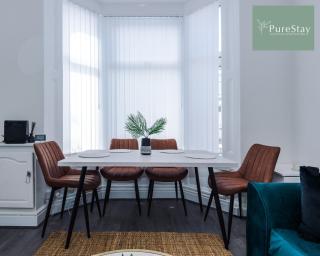 Fantastic Four Bedroom Family Home By PureStay Short Lets & Serviced Accommodation Merseyside Liverpool - Liverpool - 5