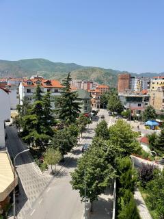Prima Guesthouse - Mountain View - Sunny Balcony - 3 min walk to Lake - Pogradec - 8