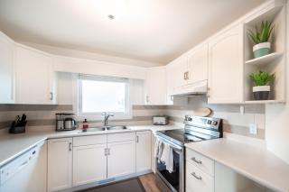 Bright & Convenient b/w 2 Parks - 5