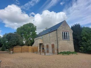 Luxury Victorian Hayloft barn self contained - South Witham - 9