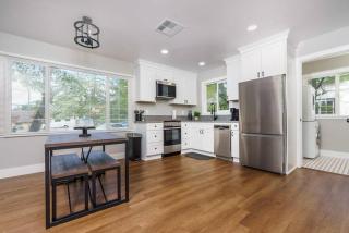 Entire 2 Bedroom Pet Friendly Cottage Home - Alpine - 9