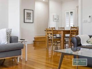 Ode to Glittering Bay - Blairgowrie - 9