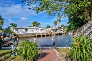 Purely Pompano, Pool, Water front, Paddleboard, Beach, 5 bedroom 3 bath - Pompano Beach - 5