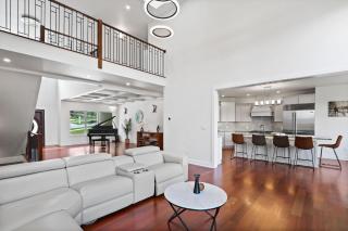 Luxurious Mansion, Deck, Patio, Chef’s Kitchen - 5