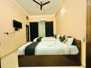 Hotel Black and White - Siddharthanagar - 8