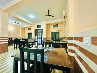 Hotel Black and White - Siddharthanagar - 2
