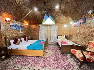 New Silver Jubilee Heritage Group Of Houseboats - 2