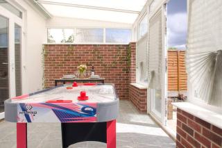 Vibrant 4 Bedroom House With Game Area & Garden - Southampton - 6